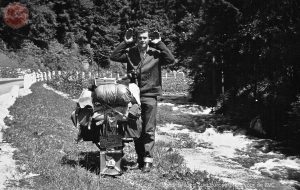 Joop de Jong met Zündapp 515 door Europa