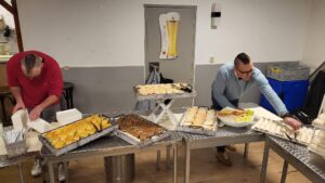 Het buffet van de ZVC wordt gereed gemaakt